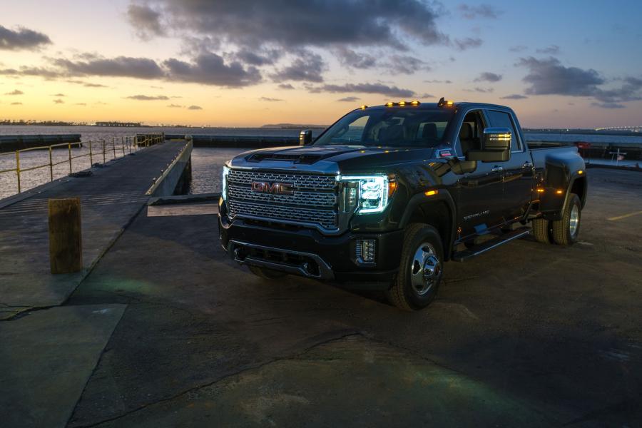  GMC Sierra 3500 HD Denali Crew Cab 2019 года  (фото 3 из 12)